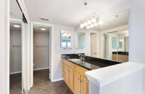 Back Bay Condo 1106 - image 4