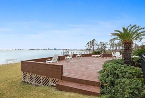 Back Bay Condo 1106 in Caswell