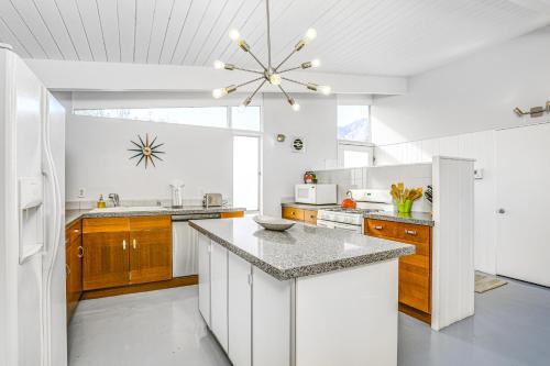 Palm Springs Pool Bungalow