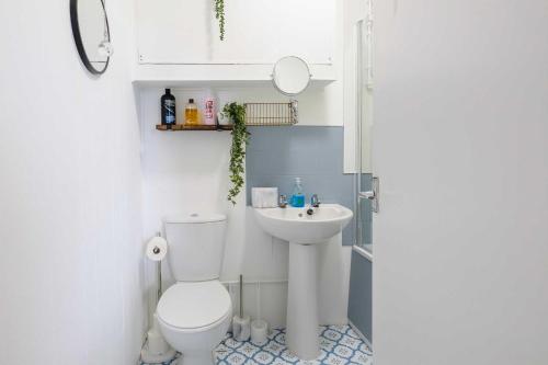 Luxury 2bd Apt Sea Views Parking Nr shops