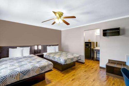 2 double beds
