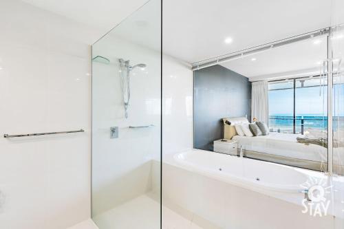 Circle on Cavill – 1 Bedroom Ocean SPA, Surfers Paradise