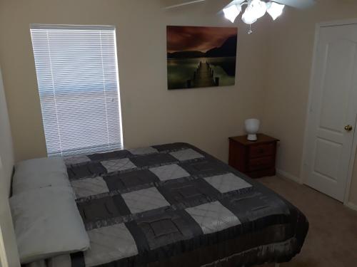 King bed room, large guest family room, Guest Office in modern spacious home in Missouri City, USA