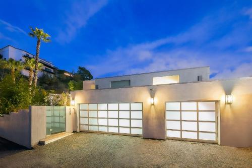 Hollywood Hills Modern Sanctuary–Jaw Dropping View in Los Angeles, USA