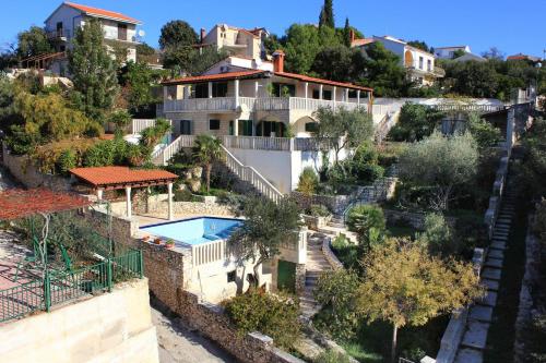 Seaside house with a swimming pool Cove Ljubljeva Trogir - 9431 Marina 