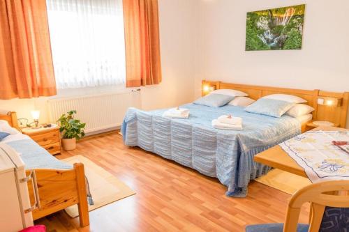 Apartments and rooms with parking space Seliste Dreznicko Plitvice - 17407