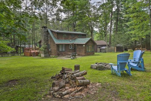 Tafton Cottage with Fire Pit and Grill Steps to Lake! in Tafton, USA