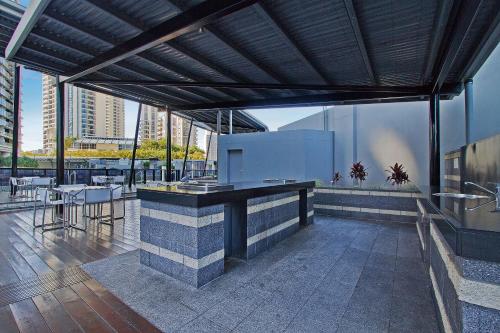 Circle on Cavill – 2 Bedroom SPA River View