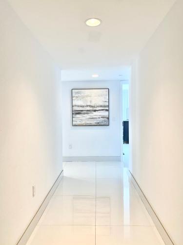 AMAZING APT. WITH OCEAN, CANAL AND CITY VIEWS
