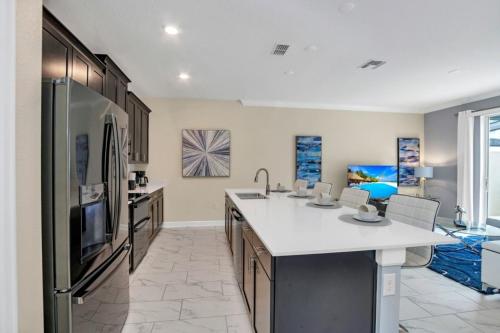 Brand New Storey Lake Resort With Water Slides townhouse - image 2