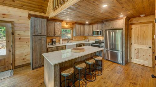 Sasquatch Chalet in Blue Ridge, USA