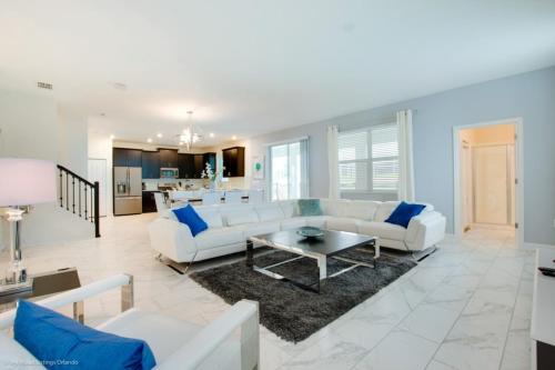 6 Bed 6 Bath Themed Bedrooms Gameroom Spa villa - image 2