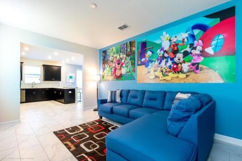 6 Bed 6 Bath Themed Bedrooms Gameroom Spa villa - image 4