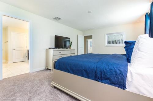 6 Bed 6 Bath Themed Bedrooms Gameroom Spa villa - image 8