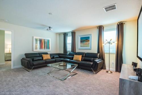 6 Bed 6 Bath Themed Bedrooms Gameroom Spa villa - image 10