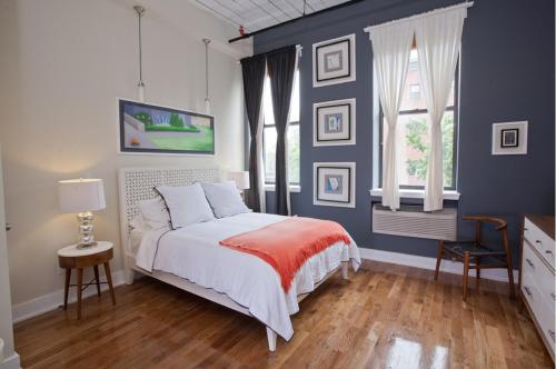 31296332 Henry Norman Hotel