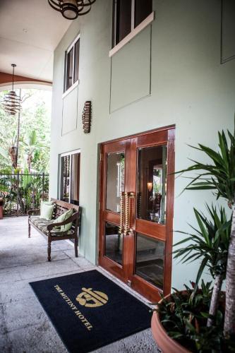 Entrance, The Mutiny Hotel in Coconut Grove