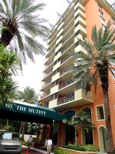 The Mutiny - Luxury Suites Hotel