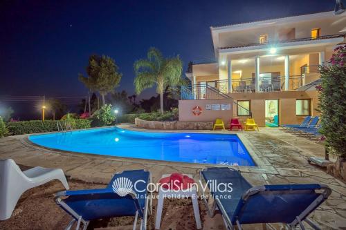 Exceptional Large Villa, FREE HEATED Pool 1 NOV - 15 JAN, Privacy,Prime Location, Peyia (foto 4)