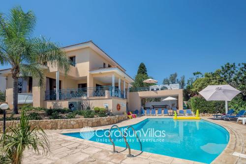 Exceptional Large Villa, FREE HEATED Pool 1 NOV - 15 JAN, Privacy,Prime Location, Peyia (foto 5)