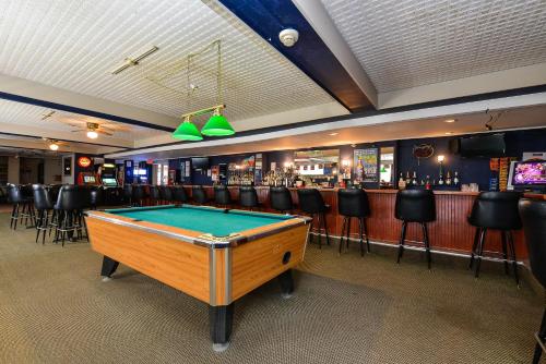 Travelodge by Wyndham Cleveland Airport - image 2