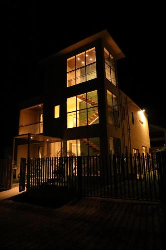 Shree Lagoon Villa 4BHK — Hotel in Lonavala