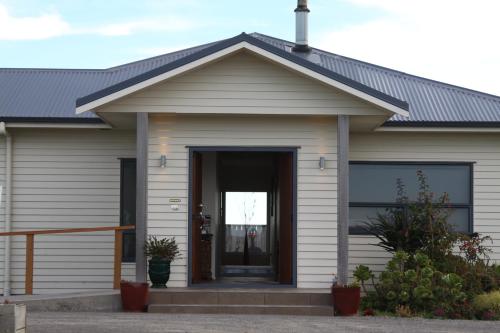 Richmond Farm Lodge - Accommodation - New Plymouth