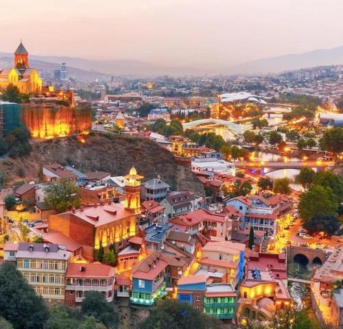 Drei Zimmer Duplex Wohnung in Tbilisi Altstadt