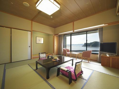 Kichimu Ideally located in the prime touristic area of Kamogawa, Kichimu promises a relaxing and wonderful visit. The hotel offers a high standard of service and amenities to suit the individual needs of all