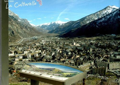 Les Cyclamens in Saint-Jean-de-Maurienne