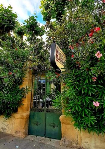 Вхід, Logis hôtel restaurant de Provence (Logis hotel restaurant de Provence) in Orange