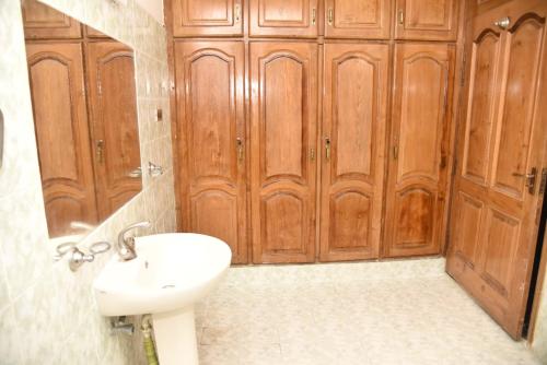 Room in Guest room - Beautiful Guest House - Islamabad Center