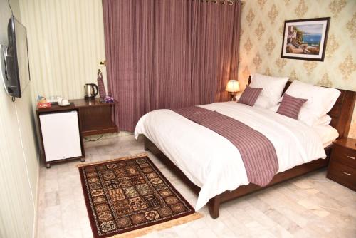 Room in Guest room - Bedroom in the center of Islamabad