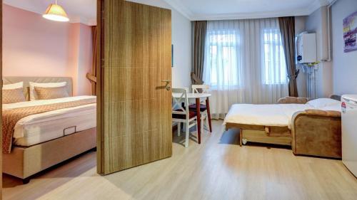 SEVEN ROSES APART HOTEL - image 12