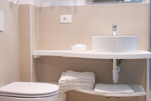 HOTEL ADRIA BEACH - image 10