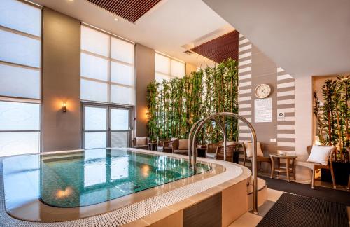 熱水浴缸, 卡法馬加比厄套房酒店 (Kfar Maccabiah Hotel & Suites                                                                   ) in 拉馬特甘