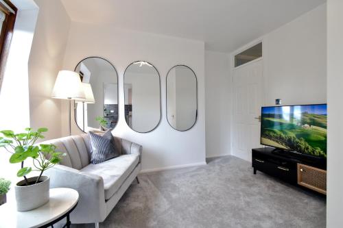 Stylish One Bed Apartment Near Cotswolds RAF