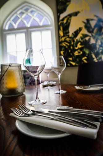 Angmering Manor Hotel - image 3