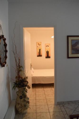 FROSO'S APARTMENT