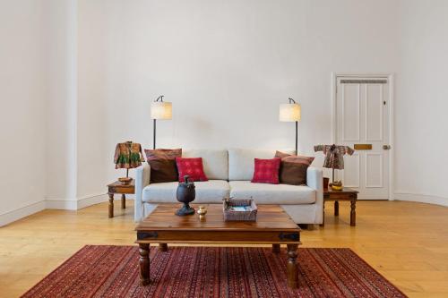 JOIVY Elegant flat in Bayswater, West London, Лондон (фото 8)