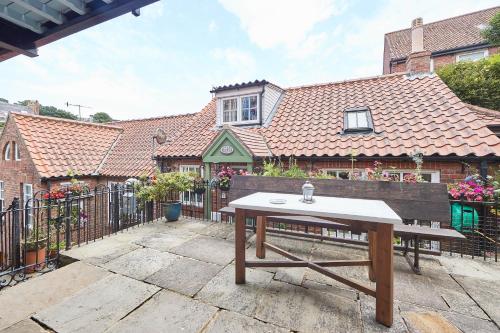Host & Stay - Abbey View Cottage