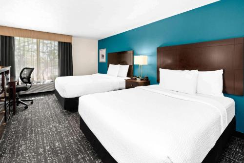 Deluxe Queen Room with Two Queen Beds room in La Quinta Inn & Suites by Wyndham Portland NW
