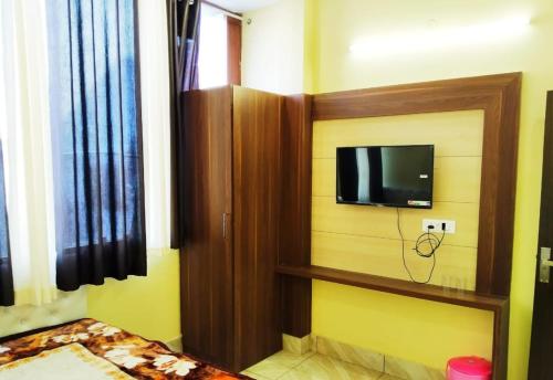 Double or Twin Room with extra mattress image 2
