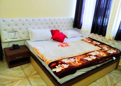 Double or Twin Room with extra mattress image 1