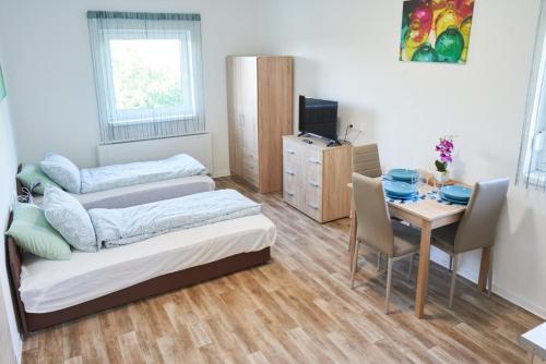 2 twin beds