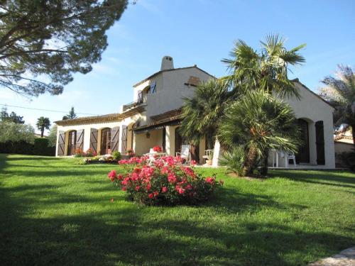 Villa 9p piscine 14 km de Cannes gîte à louer Peymeinade