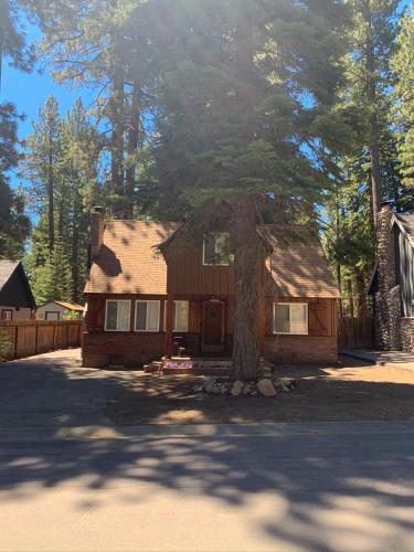 Champions Trail - Cozy Cabin w Access To Lake Tahoe Park Association Beach - image 3