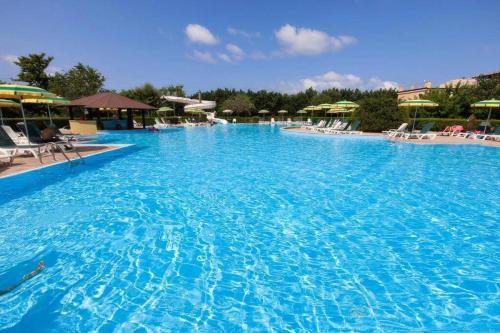 Pizzo beach club 165G
