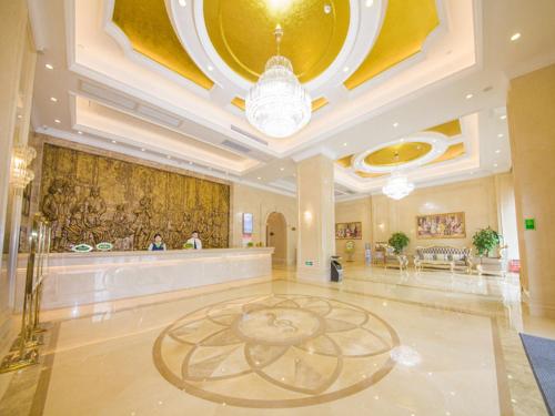 . Vienna Hotel Qingyuan Taihe Ancient Cave Scenic Area