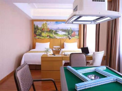 Vienna Hotel Pingxiang Lvyin Square Vienna Hotel Pingxiang Lvyin Square is conveniently located in the popular Anyuan area. Featuring a satisfying list of amenities, guests will find their stay at the property a comfortable one. Service